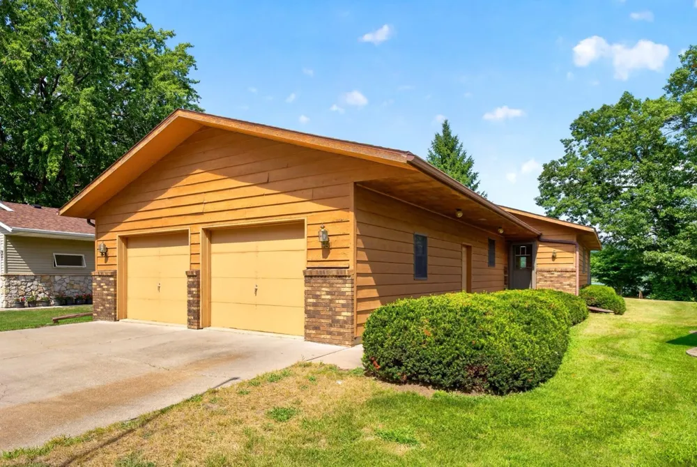 65054 140th Avenue Wabasha, MN 55981