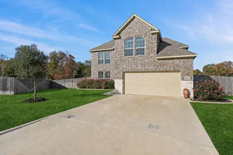1700 Twin Oaks Circle