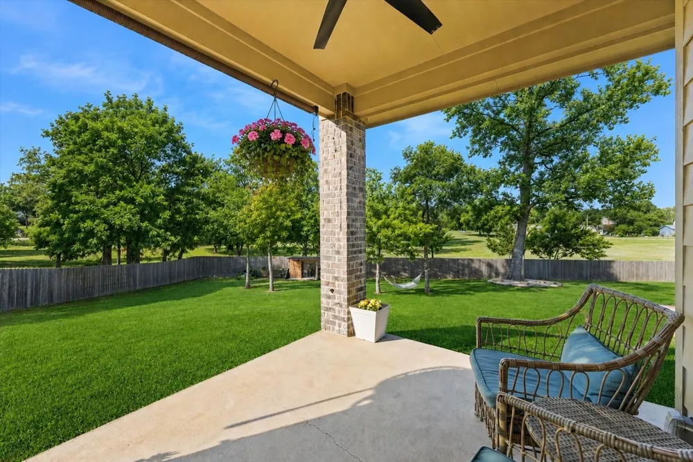 1700 Twin Oaks Circle Brenham, TX 77833