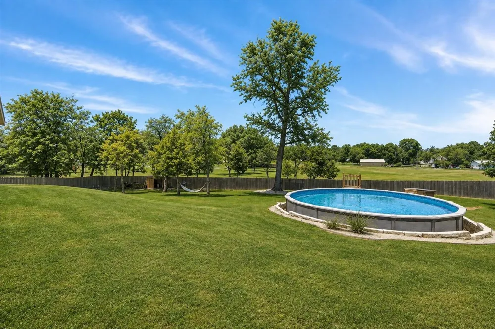 1700 Twin Oaks Circle Brenham, TX 77833