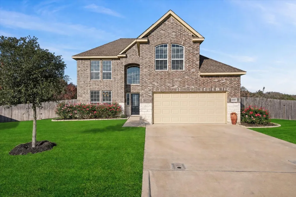 1700 Twin Oaks Circle Brenham, TX 77833
