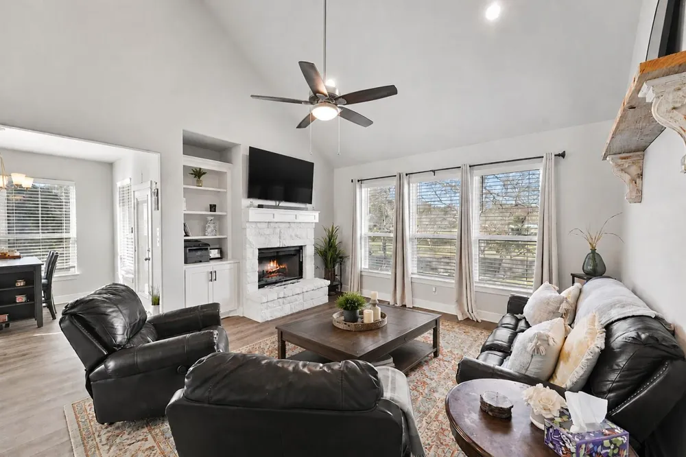 1700 Twin Oaks Circle Brenham, TX 77833