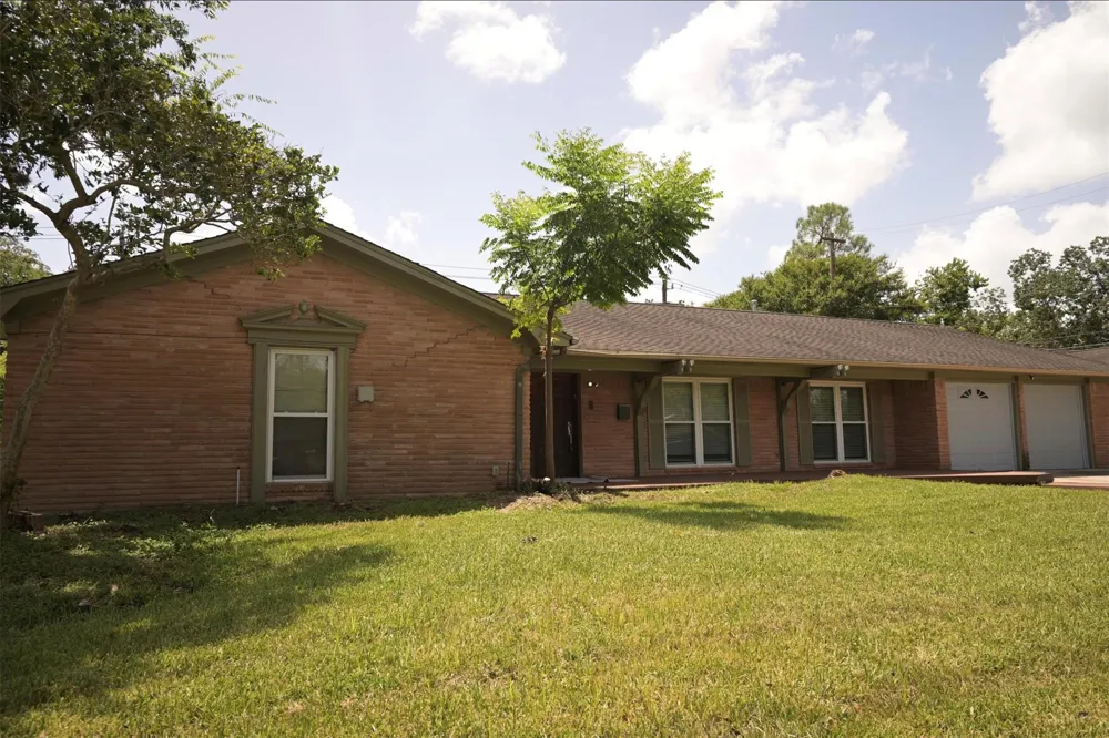 9810 Cliffwood Drive Houston, TX 77096