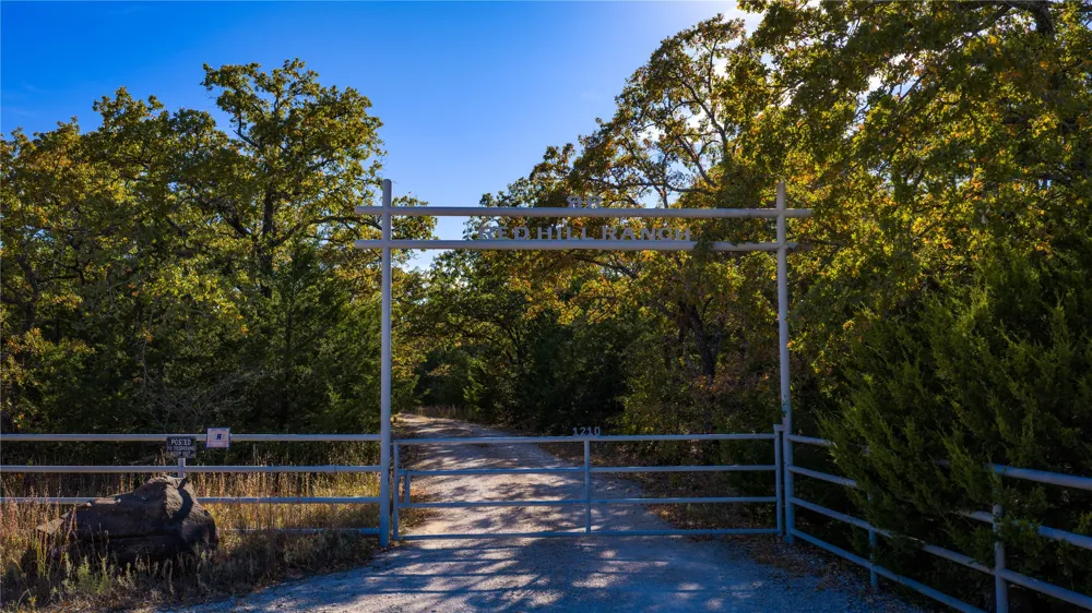 1210 County Road 232 Collinsville, TX 76233