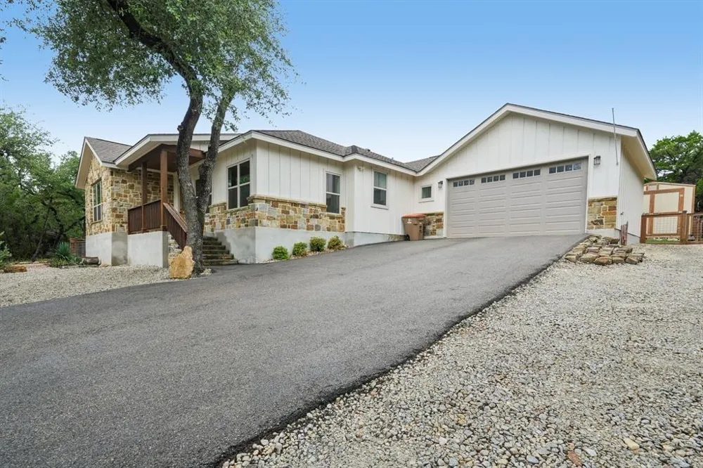 190 Magnolia Meadow Canyon Lake, TX 78133