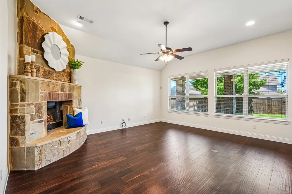 932 Champions Court Roanoke, TX 76262