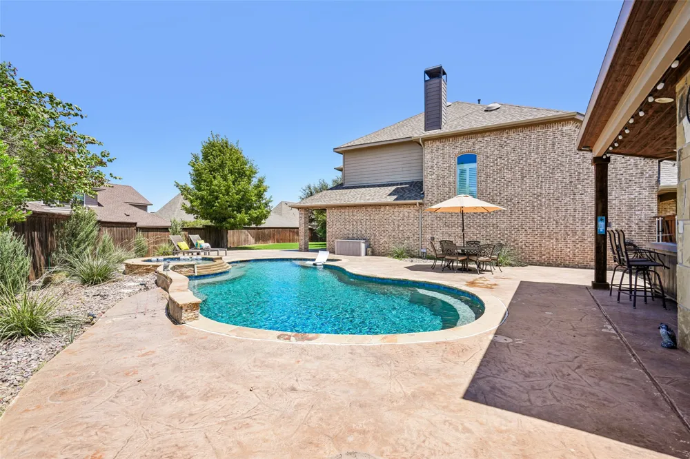 932 Champions Court Roanoke, TX 76262