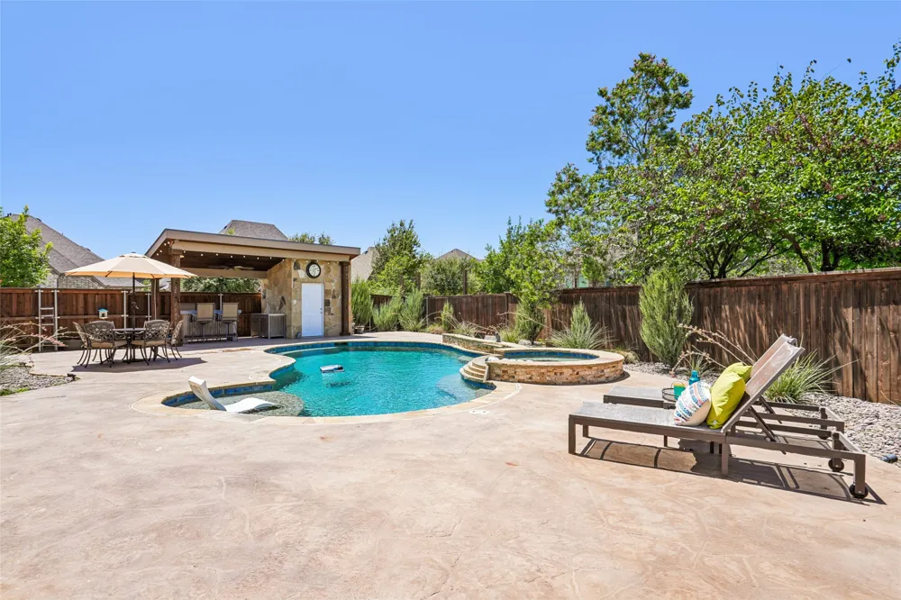 932 Champions Court Roanoke, TX 76262