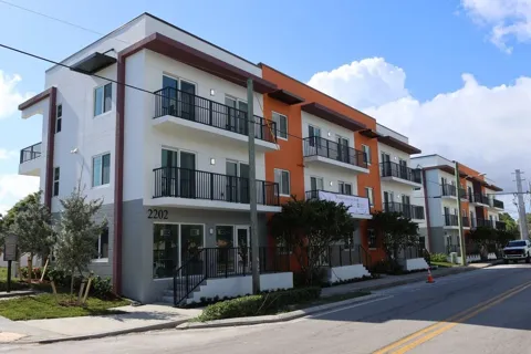 2202 Tamarind Avenue #202