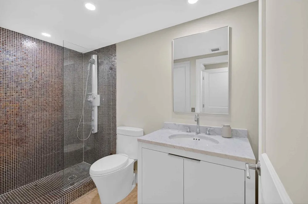 701 Brickell Key Boulevard #1604 Miami, FL 33131