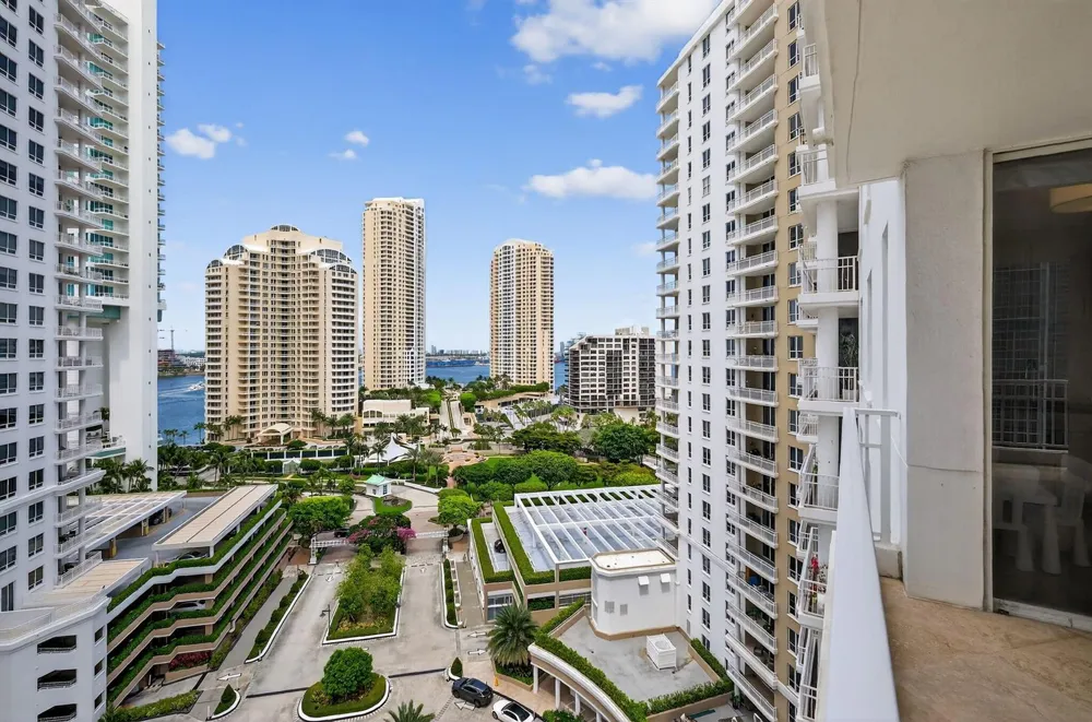 701 Brickell Key Boulevard #1604 Miami, FL 33131