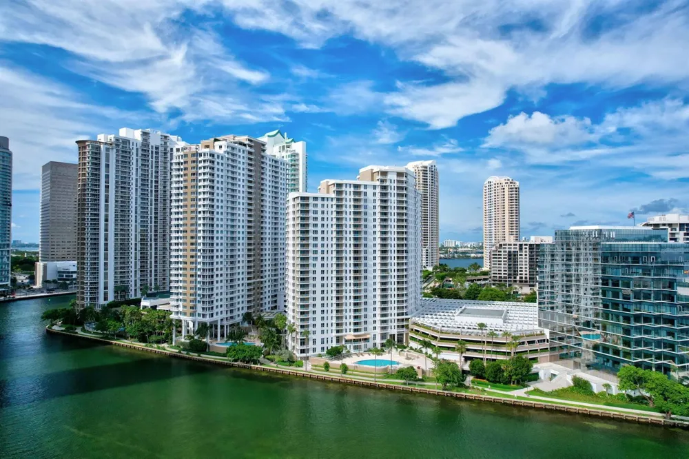 701 Brickell Key Boulevard #1604 Miami, FL 33131