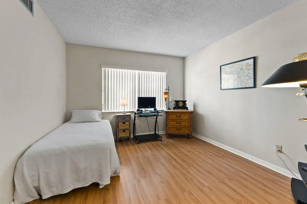 1223 S Lakes End Drive #E-1 Fort Pierce, FL 34982