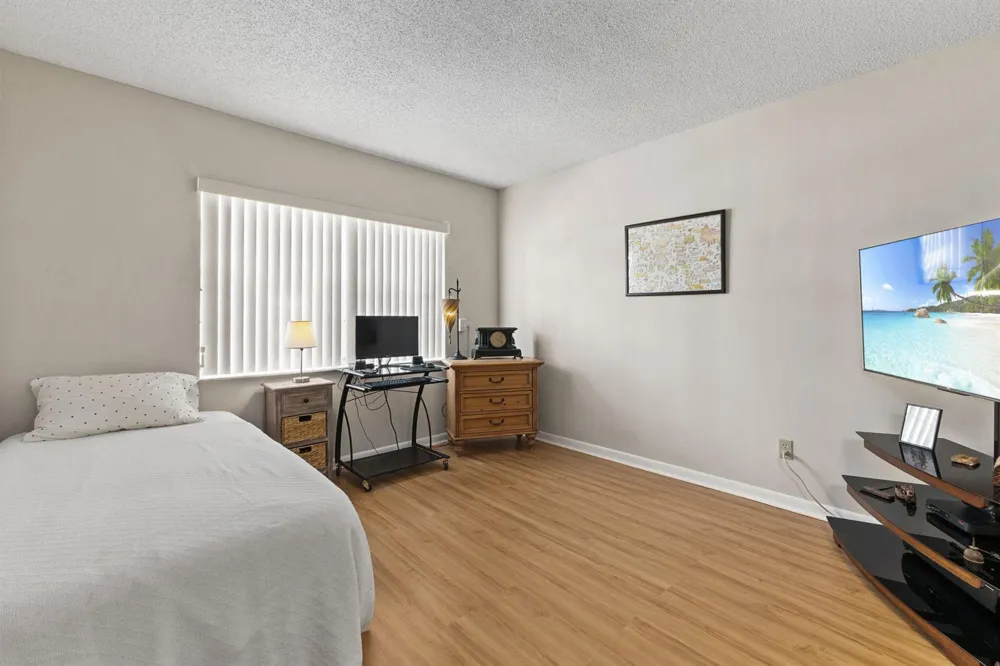 1223 S Lakes End Drive #E-1 Fort Pierce, FL 34982