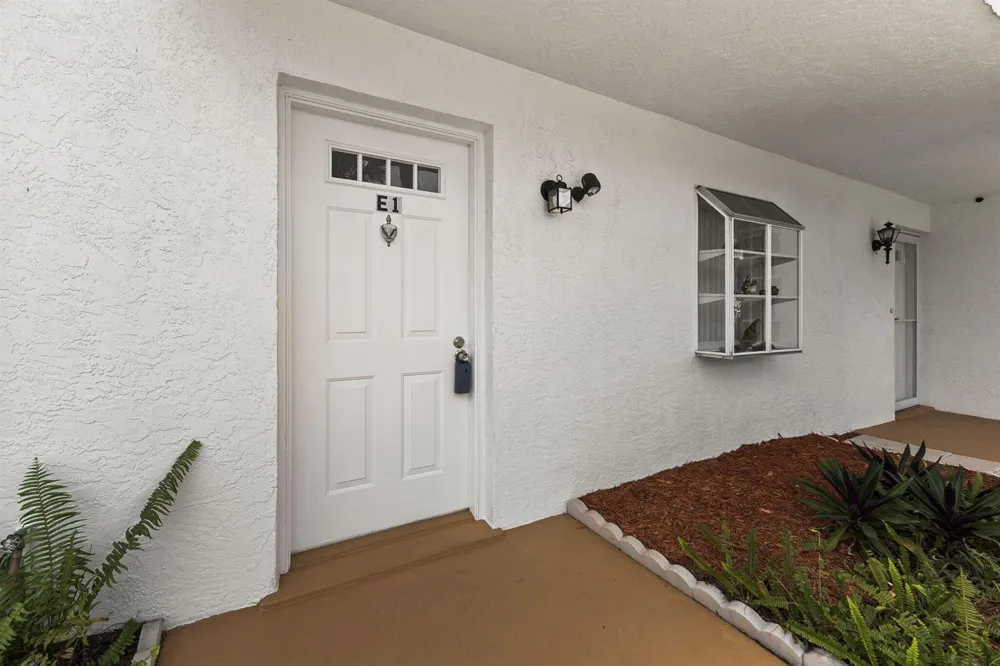 1223 S Lakes End Drive #E-1 Fort Pierce, FL 34982