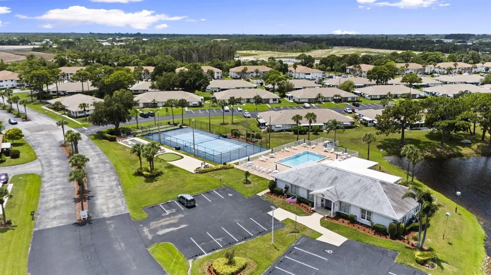 1223 S Lakes End Drive #E-1 Fort Pierce, FL 34982