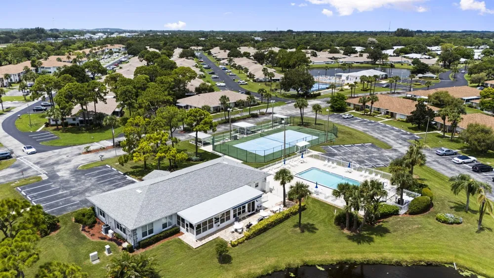 1223 S Lakes End Drive #E-1 Fort Pierce, FL 34982