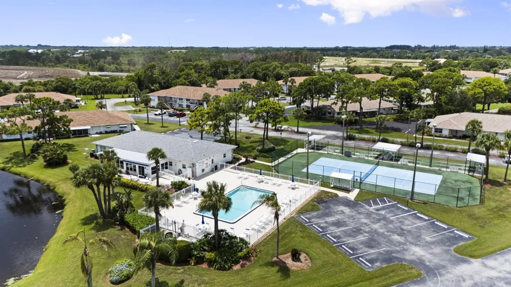 1223 S Lakes End Drive #E-1 Fort Pierce, FL 34982
