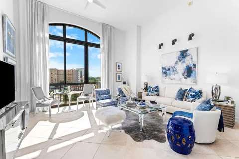 701 S Olive Avenue #302