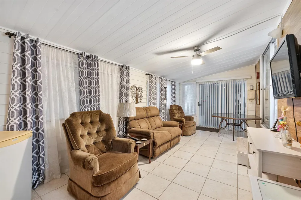8670 SW 18TH PLACE Davie, FL 33324
