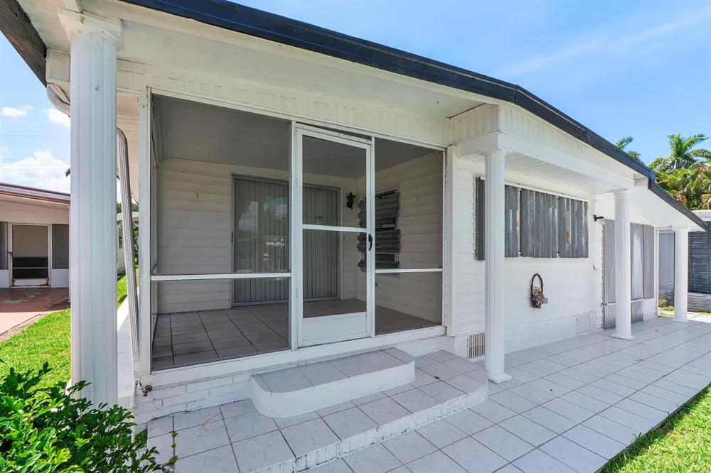 8670 SW 18TH PLACE Davie, FL 33324