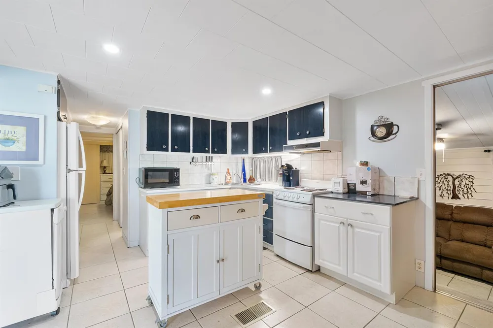 8670 SW 18TH PLACE Davie, FL 33324