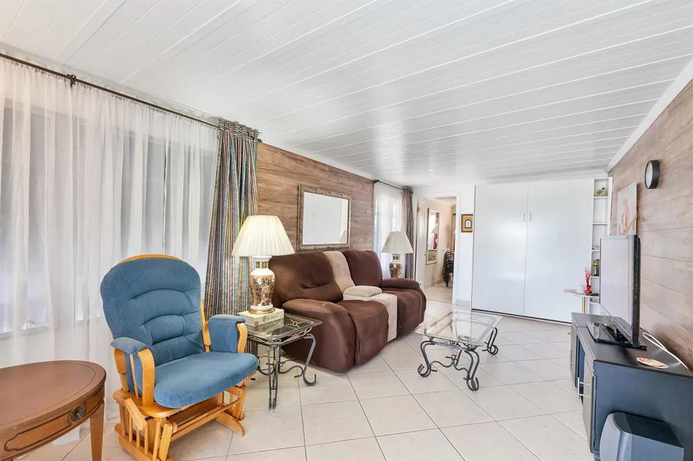 8670 SW 18TH PLACE Davie, FL 33324