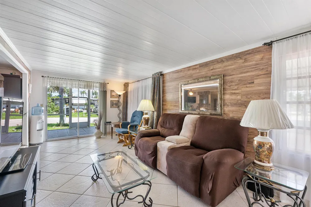 8670 SW 18TH PLACE Davie, FL 33324