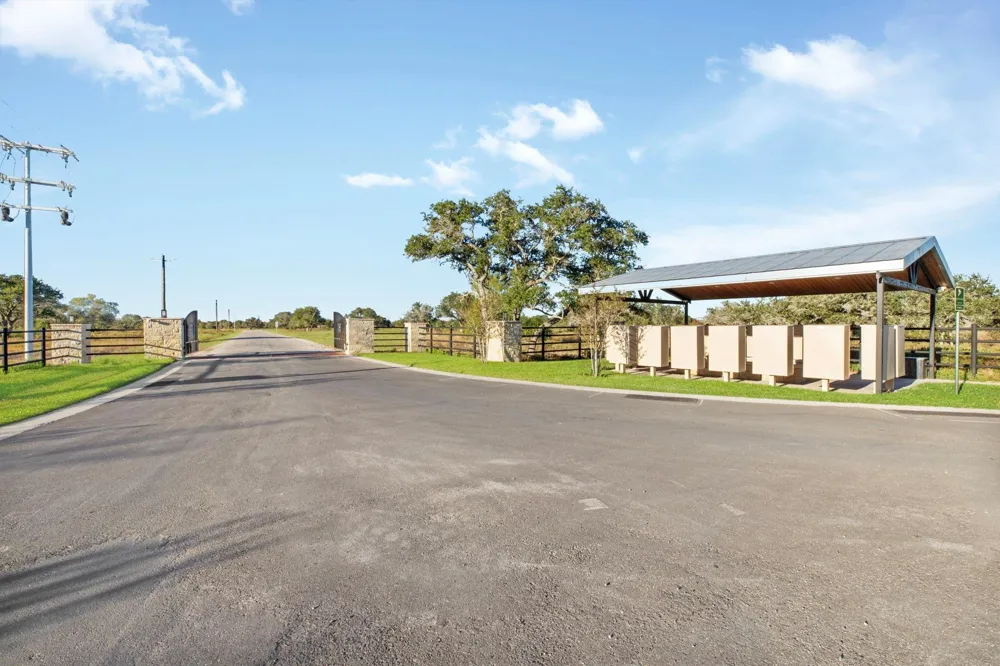 Pintail Ln Columbus, TX 78934