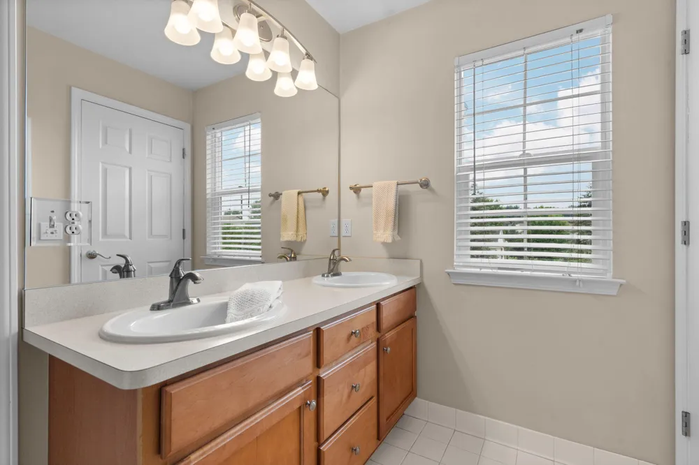 1338 Coach House Lane South Lyon, MI 48178