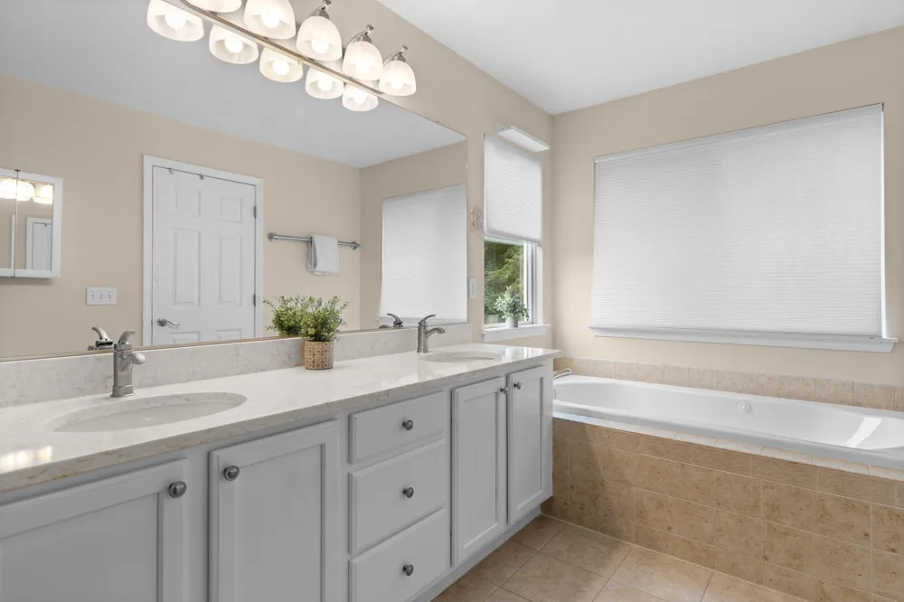 1338 Coach House Lane South Lyon, MI 48178