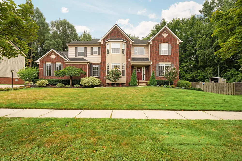 1338 Coach House Lane South Lyon, MI 48178