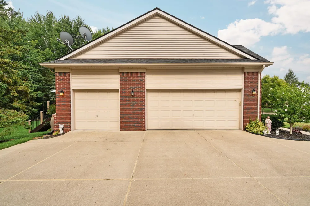 1338 Coach House Lane South Lyon, MI 48178