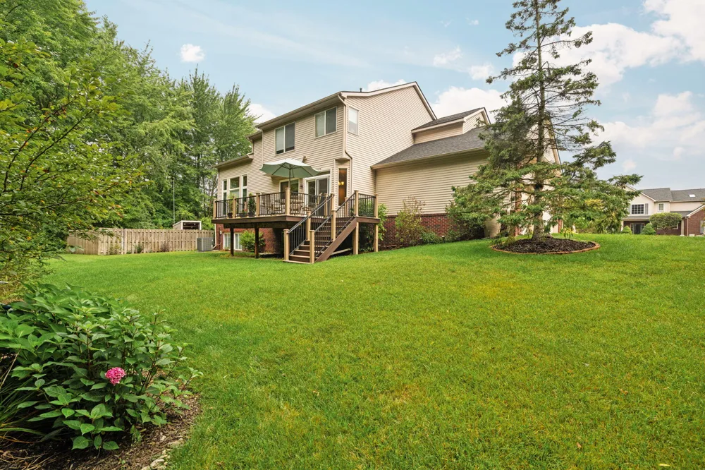 1338 Coach House Lane South Lyon, MI 48178