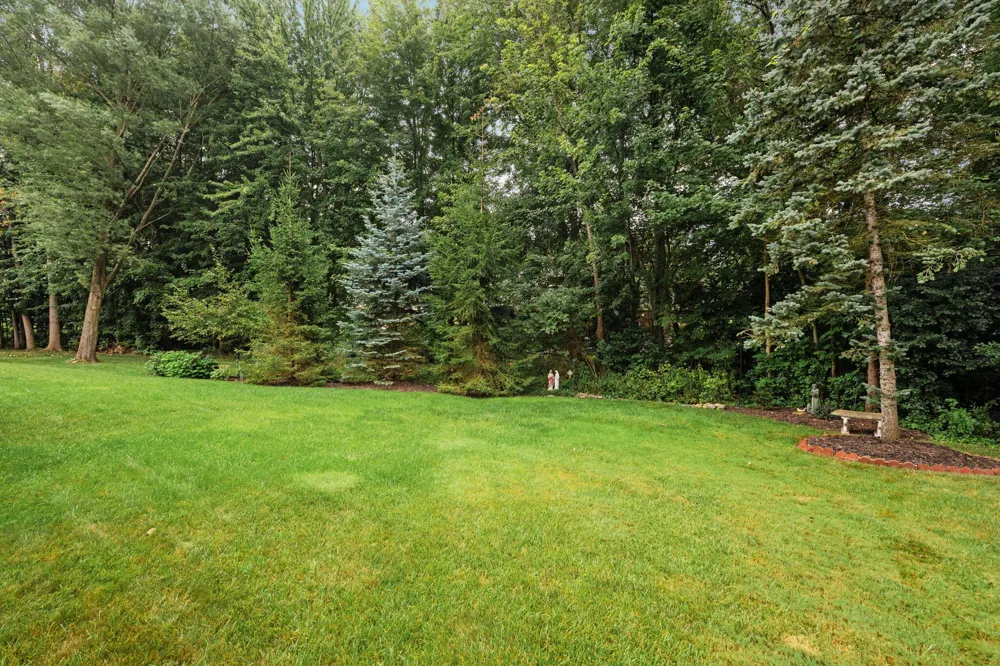 1338 Coach House Lane South Lyon, MI 48178