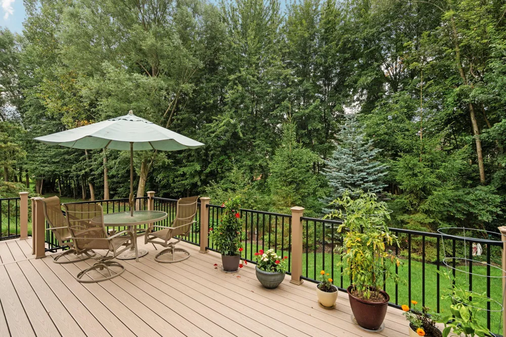 1338 Coach House Lane South Lyon, MI 48178