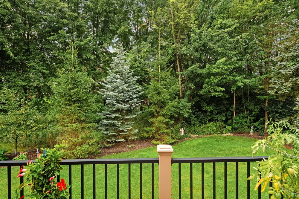 1338 Coach House Lane South Lyon, MI 48178