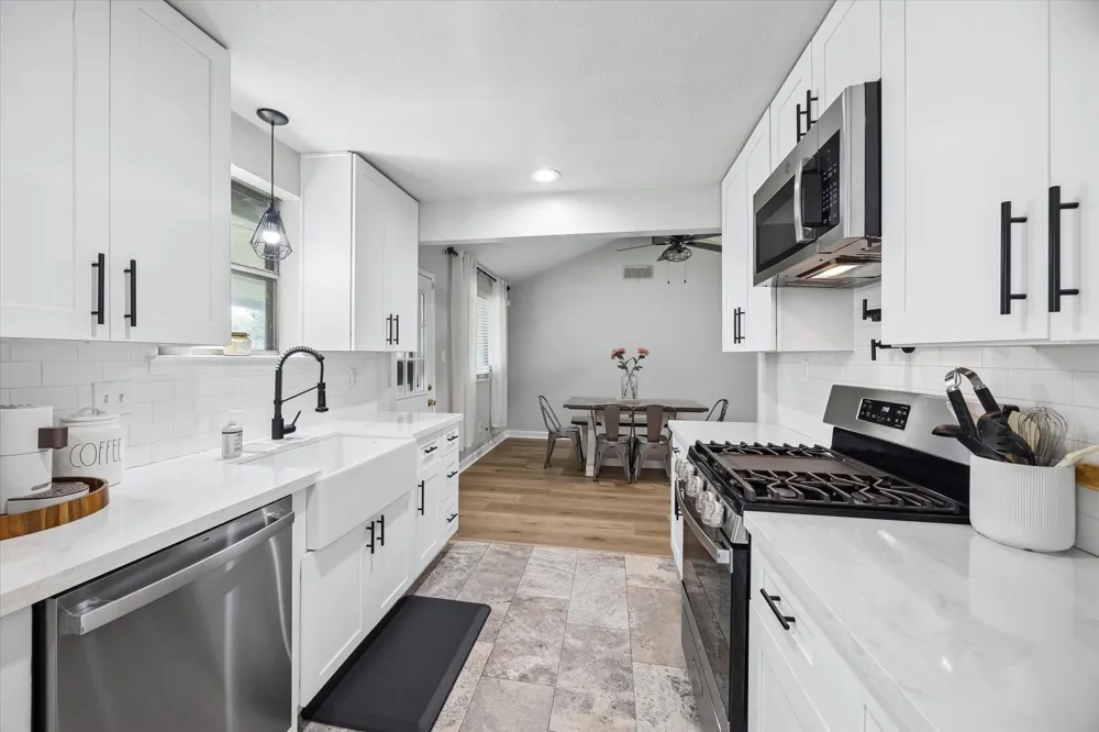 210 Brandywyne Drive Friendswood, TX 77546