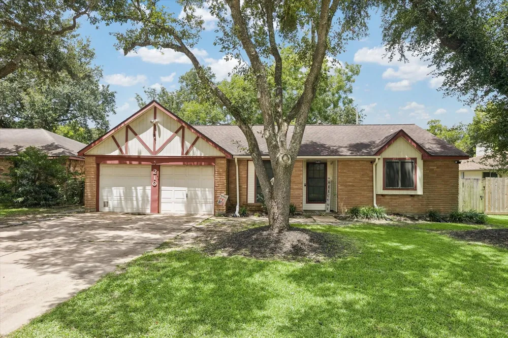 210 Brandywyne Drive Friendswood, TX 77546