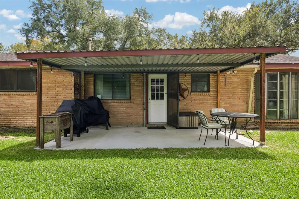 210 Brandywyne Drive Friendswood, TX 77546