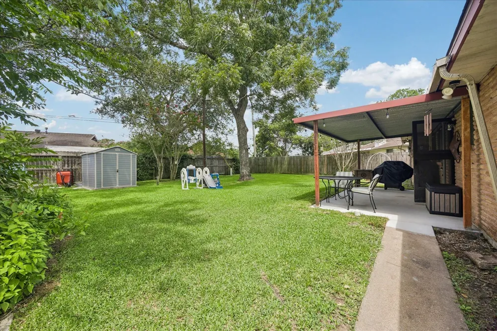 210 Brandywyne Drive Friendswood, TX 77546