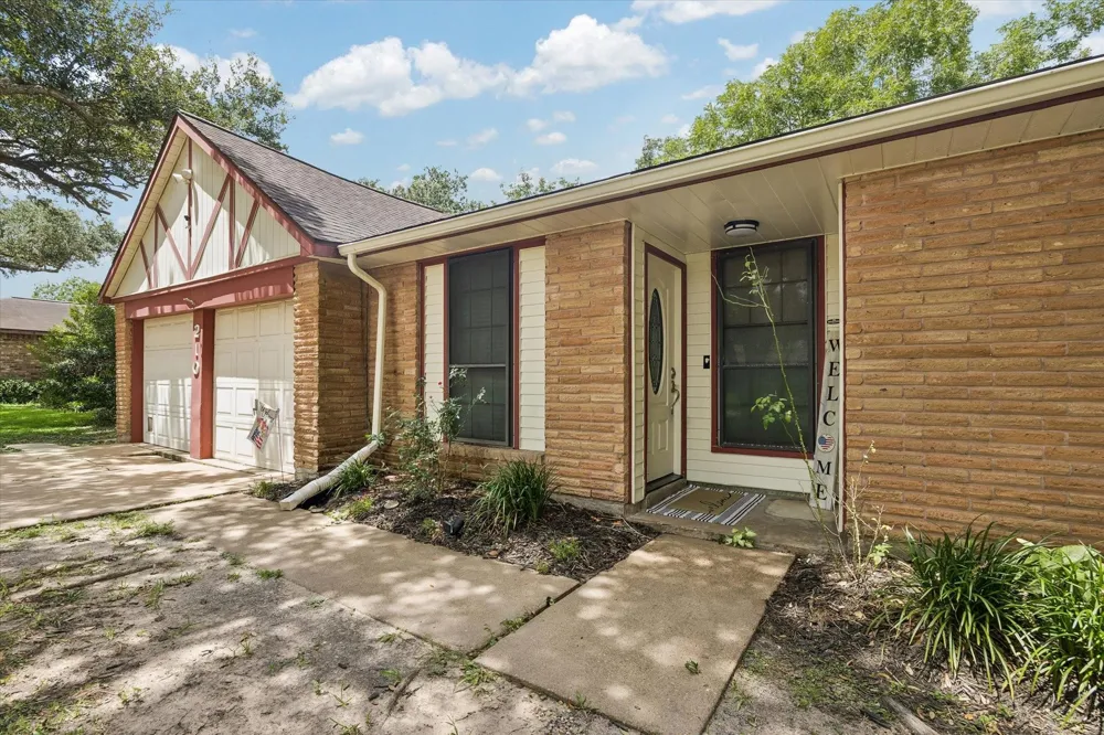 210 Brandywyne Drive Friendswood, TX 77546