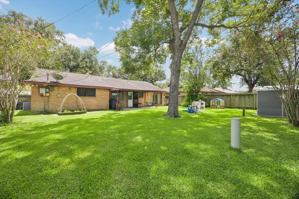210 Brandywyne Drive Friendswood, TX 77546