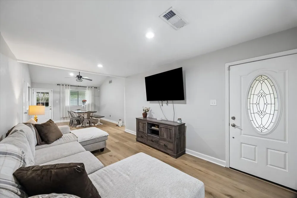 210 Brandywyne Drive Friendswood, TX 77546