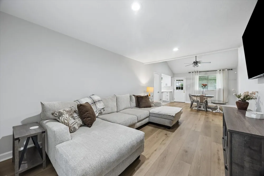 210 Brandywyne Drive Friendswood, TX 77546