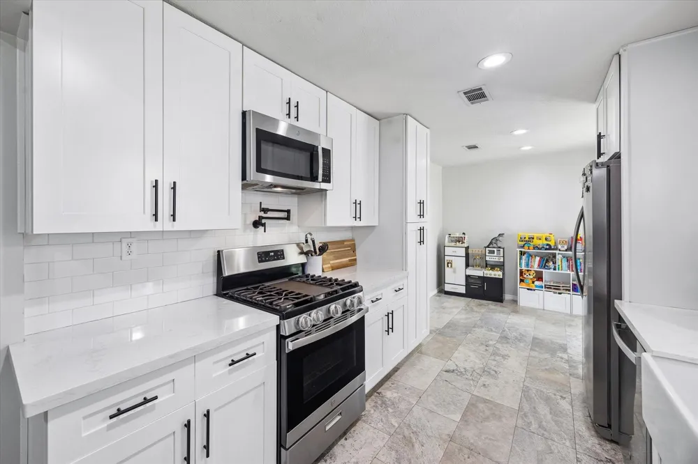 210 Brandywyne Drive Friendswood, TX 77546