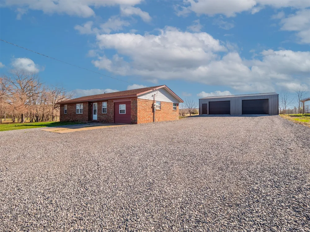 2094 Hartshorne Adamson Road Hartshorne, OK 74547
