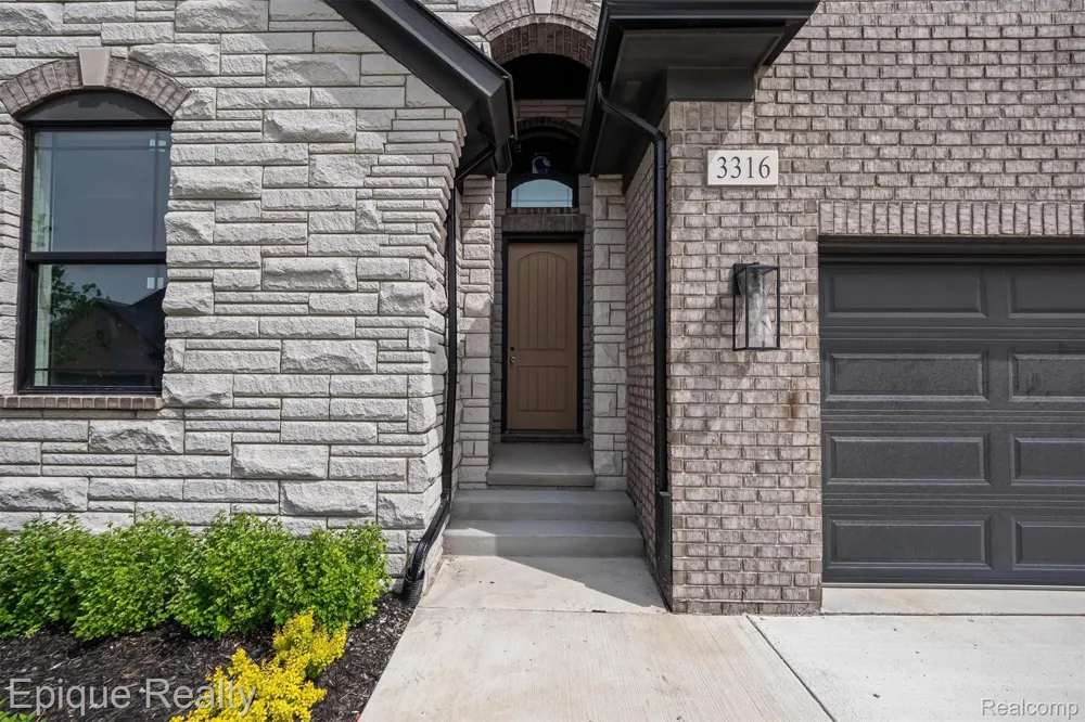 3316 Cornerstone Drive #3 Orion Charter Township, MI 48360
