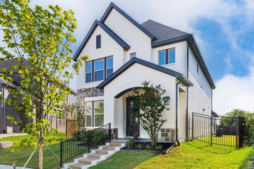 905 Carnation Drive Crowley, TX 76036