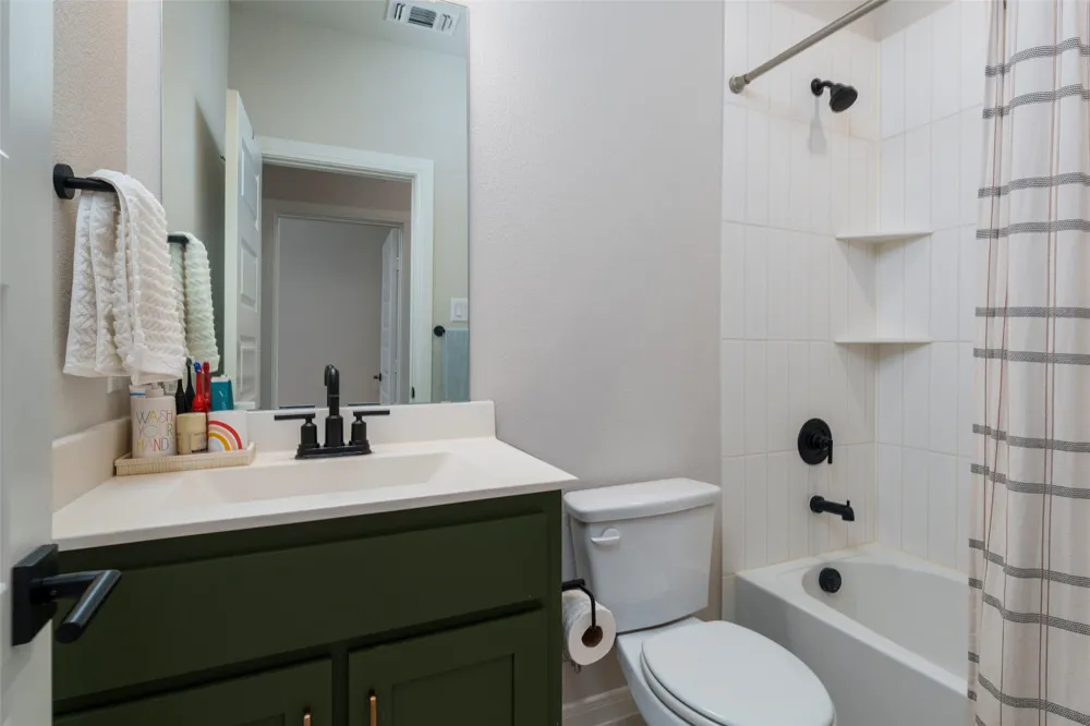 905 Carnation Drive Crowley, TX 76036